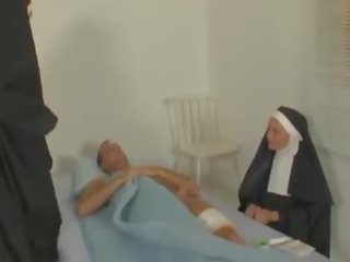 2 monache colpo un malato paziente