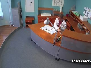 Doc fucks topolake në spital
