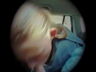 Мръсница тийн изпразване в уста в на кола филм