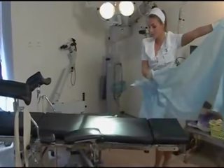 Exceptional sjuksköterska i solbränna nylonstrumpor och klackar i sjukhus - dorcel