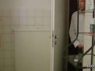 Němec matka chycený a v prdeli v sprchový